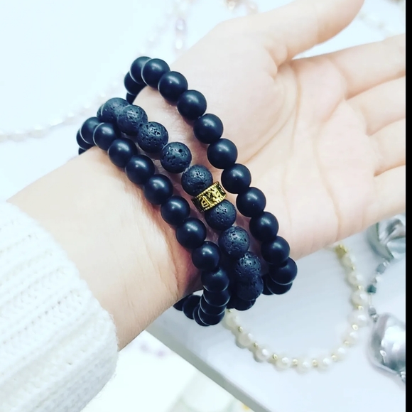 Stack of 3 bracelets /Matte Agate, Lava Stone, Buddha charm - Picture 2 of 3